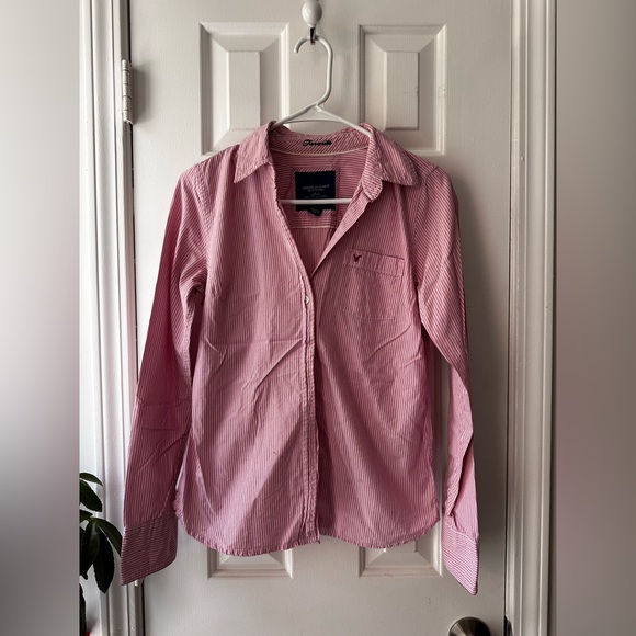 American Eagle Outfitters Tops - *SOON TO DONATE*
American Eagle “Favorite” Button Down